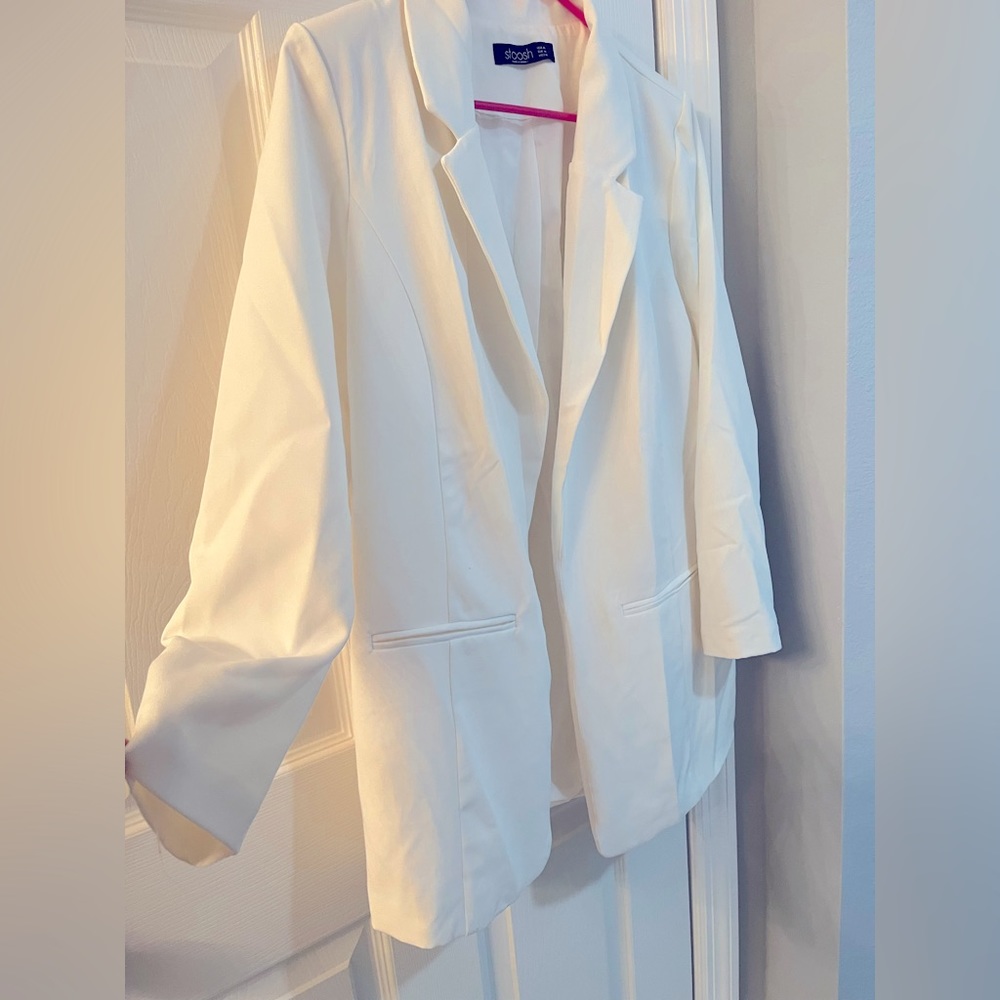 Very stylish and elegant long blazer